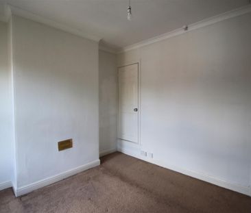 2 Bed Terraced House For Rent - Photo 4
