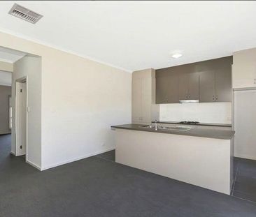 Modern 3-Bedroom Townhouse in the Heart of Largs North - Photo 5