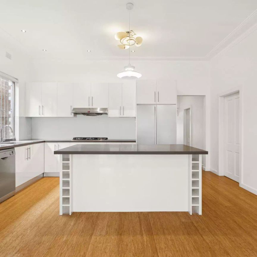 6 Macauley Street, Leichhardt - Photo 1