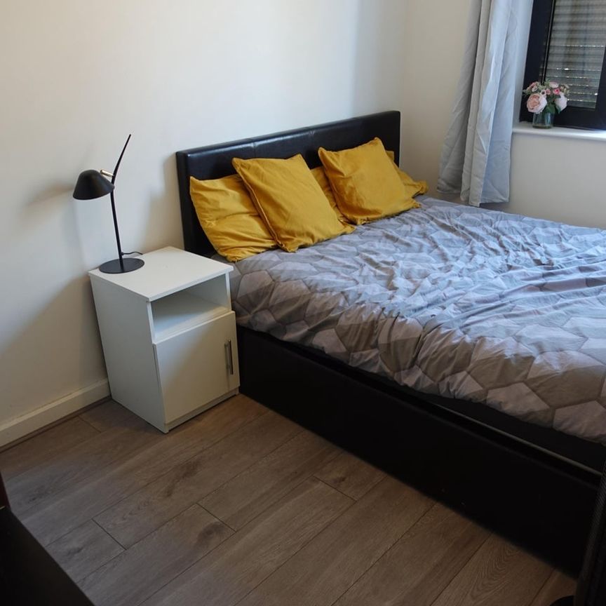 Room in a Shared House, Rotherhithe New Road, SE16 - Photo 1