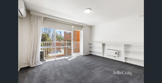 Light-Filled Toorak Apartment in Peaceful Cul-de-Sac - Photo 1
