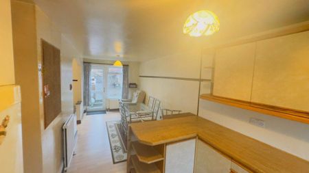 3 bedroom terraced house to rent - Photo 3