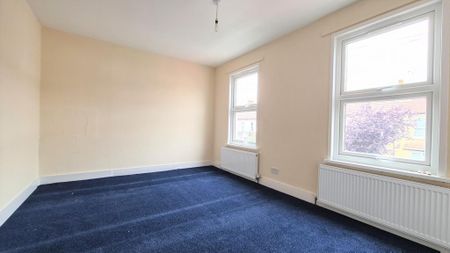 4 bedroom terraced house to rent - Photo 3