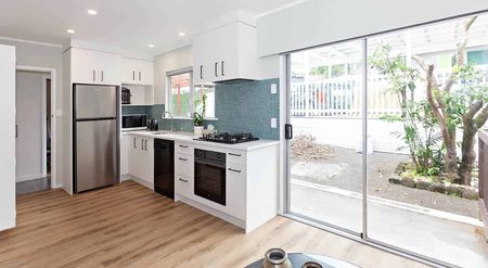 Spacious 3-Bedroom Home with Office and Sea Access - Photo 4