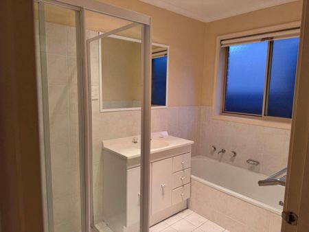 Secure three bed, ensuite double garage home is quiet cul-de-sac - Photo 5