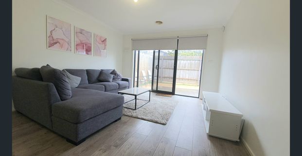 Modern Comfort & Convenience in the Heart of Werribee - Photo 1
