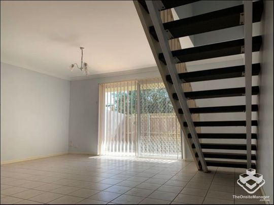 A LOVELY TOWNHOUSE IN A POPULAR BAYSIDE COMPLEX! - Photo 1