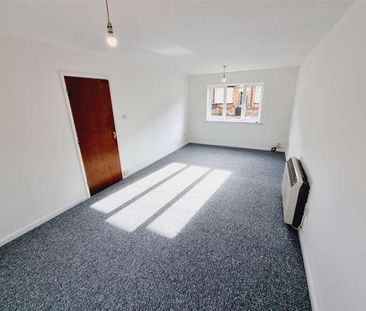Hampton House,portland Road,rushden,northants, NN10 - Photo 4