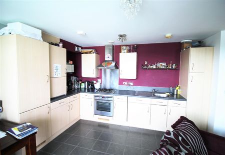 Pegler Way, Crawley - Photo 5