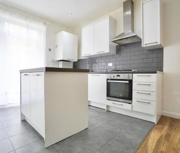 3 bedroom ground floor flat to rent - Photo 5
