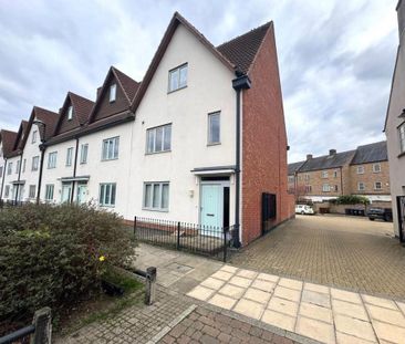 4 bedroom end of terrace house to rent - Photo 1