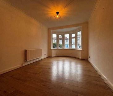 Rushden Gardens, Ilford, IG5 - Photo 1