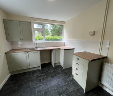 2 bedroom semi-detached house to rent - Photo 6