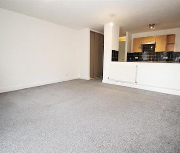 Ground floor flat to rent - Photo 2