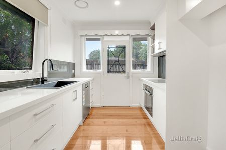 8/37 Blyth Street, Brunswick - Photo 2