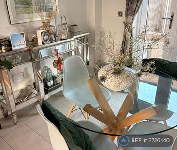 2 bedroom terraced house to rent - Photo 2