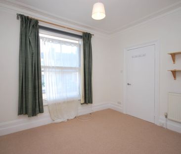 Flat to rent - Evelina Road, London, SE15 - Photo 1