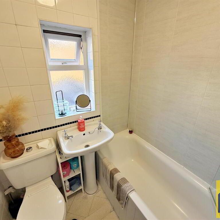 15 Bloomfield Crescent, Belfast, BT5 5AT - Photo 1