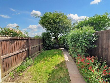 2 bedroom terraced house to rent - Photo 3