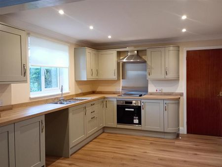 4 bedroom detached house to rent - Photo 4