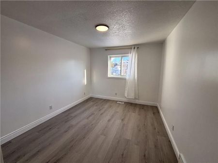 For Lease - 303 Bankside Drive, Kitchener, Ontario - Photo 4