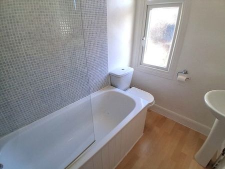 The Westering, Cambridge £1,750 pcm ⓘ The monthly or weekly payment required by the landlord. Read our glossary page , 3 bedrooms, semi-detached house, to let * Tenant info - Photo 4