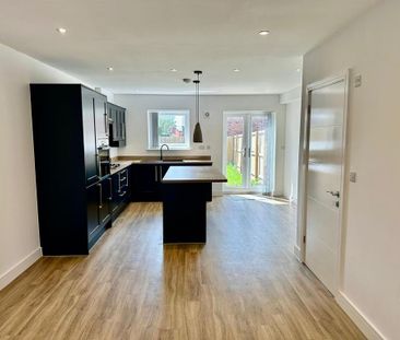 3 bedroom townhouse to rent - Photo 4