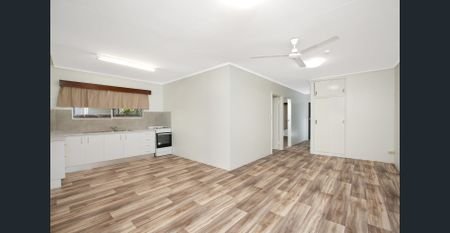 Freshly updated half-duplex with large yard. - Photo 5