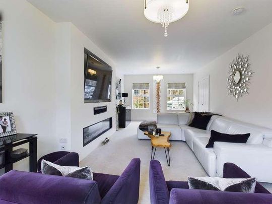 Sandy Lane, Pamber Heath, RG26 - Photo 1