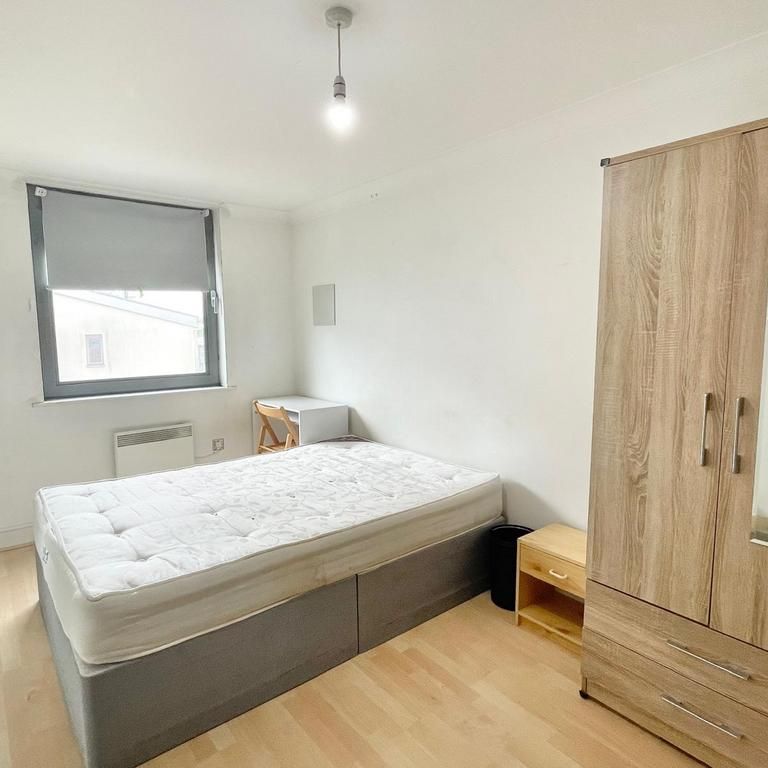 1 bedroom in a flat share to rent - Photo 1