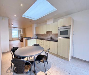 Vernieuwde woning met garage, tuin en uitweg in de dorpskern. - Photo 6