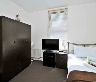 Room 11 (Ensuite) - Photo 1