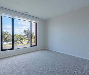 Brand New Luxury Townhouses in Prime Location! - Photo 4
