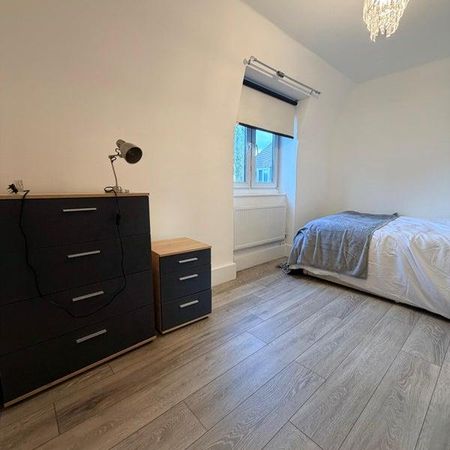 1 bedroom in a flat share to rent - Photo 3