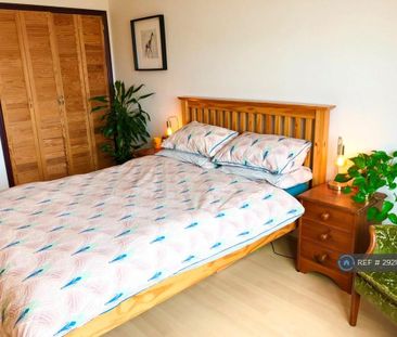 3 bedroom flat to rent - Photo 5