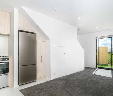 Modern 1-Bedroom Home in the Heart of Te Atatu Peninsula - Photo 1