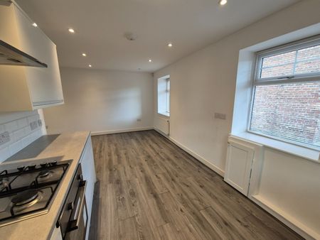 3 Bed Detached House, Derby Lane, L13 - Photo 3