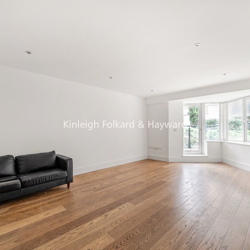 Strand Drive, Richmond, TW9 - Photo 1