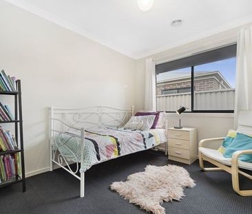25 Deakin Drive, Delacombe - Photo 2