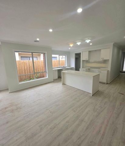 Brand New Family Living in Aintree Perfectly Positioned! - Photo 5