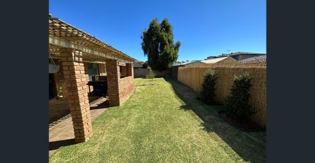 13 Waterford Avenue, Waterford, WA 6152 - Photo 5