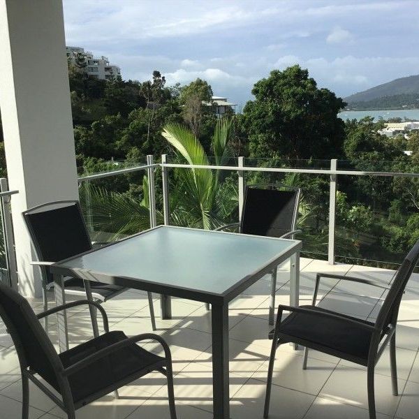 Stunning Top Floor 2 Bedroom Fully Furnished Apartment - Photo 1