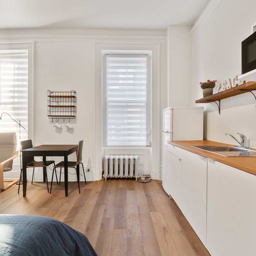 Beau grand studio meublé, salle de bain commune, rue Parvis - Photo 1