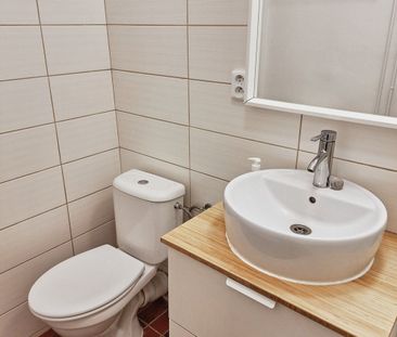 Světlý a tichý byt 1+1 o celkové ploše 35 m² s prostornou proskleno... - Photo 4