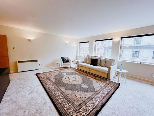 2 bedroom Flat To Let - Photo 1