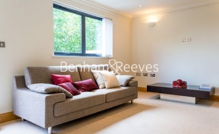 3 Bedroom house to rent in School Mews, Cable Street, E1 - Photo 3