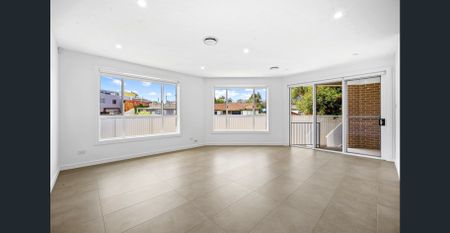 Four Bedroom Duplex !!! - Photo 5