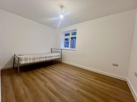 3 bedroom ground floor flat to rent - Photo 3