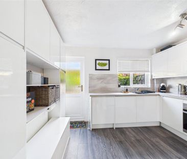 2 bedroom end of terrace house to rent - Photo 5