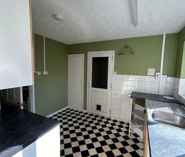 3 bedroom semi-detached house to rent - Photo 6